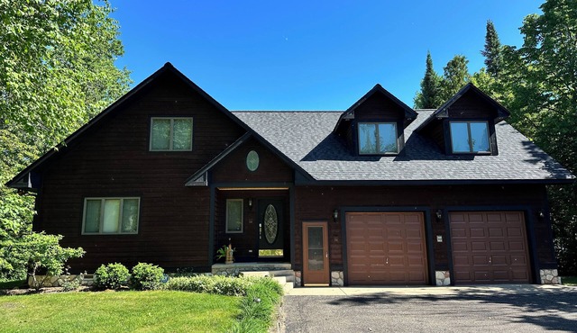 Beautiful Pickerel Lake Home! Friday to Friday in the summer!
