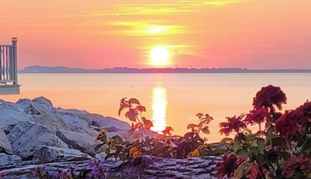 Bella Vista! Exclusive Lakefront Getaway at The Shores-Resort Pool & Beach!