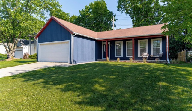 Big House Walkable Retreat
