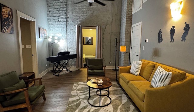 Brass & Beads Downtown Condo on the Mardi Gras Parade Route & Near Cruise Port