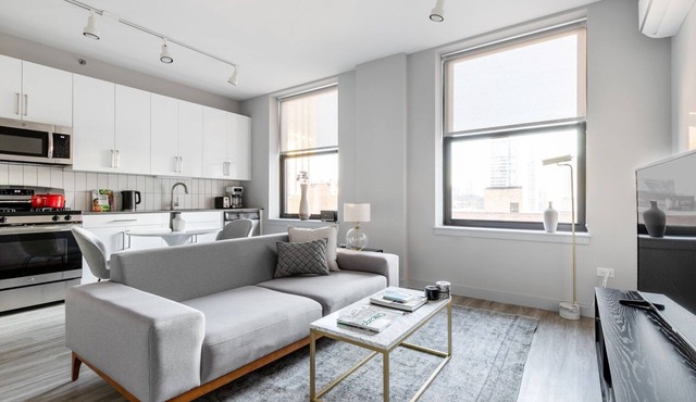 Bright Loop 1BR w/Gym, Roofdeck, nr. Financial District, by Blueground