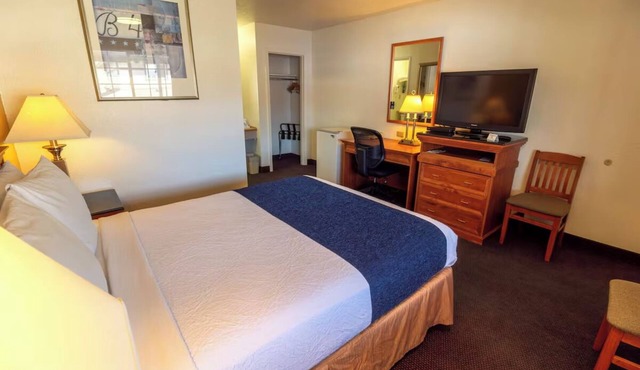 Budget-Friendly Room w/Comfortable Beds Perfect for Eastern Oregon Road Trips