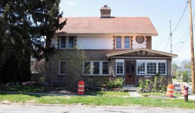Charming 2-bedroom apartment with AC in lovely Watertown