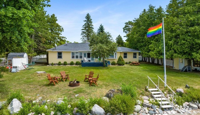 Charming Burt Lake Cottage