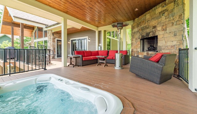Chic Chalet w/Hot Tub, Gym & Lake Access