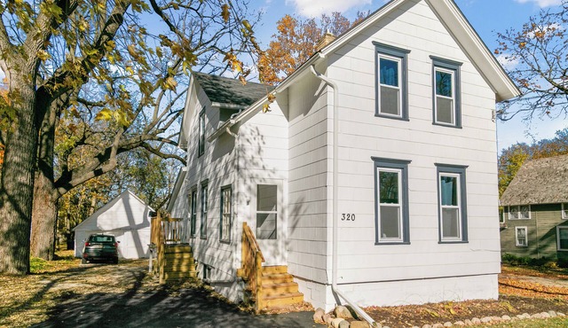 Chic & Cozy Apt for 2 Near Downtown Libertyville!