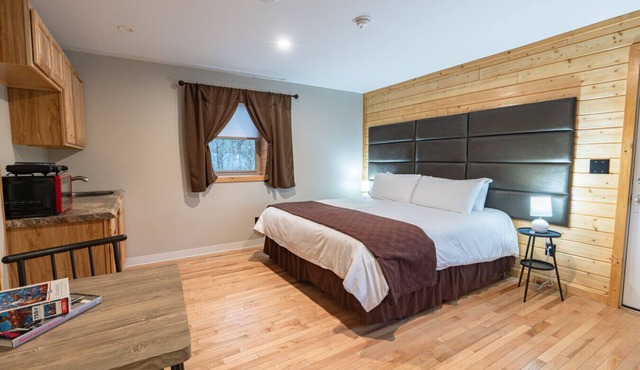 Classic King Room Near Lake White Mountains