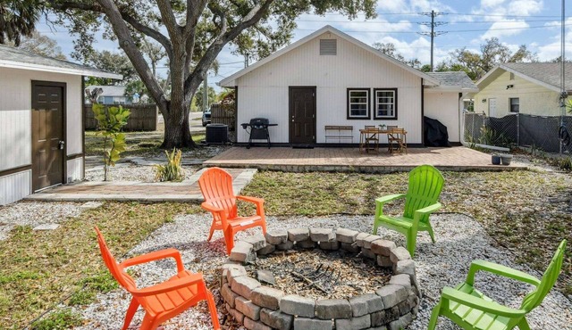 Classic Old Palmetto Retreat - Fire Pit -Walk to Coffee