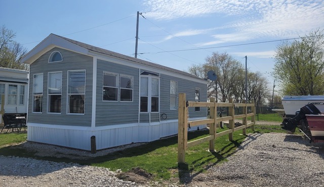 Clean get away fishing, birding, close to beach, restaurants, dock, boat ramp