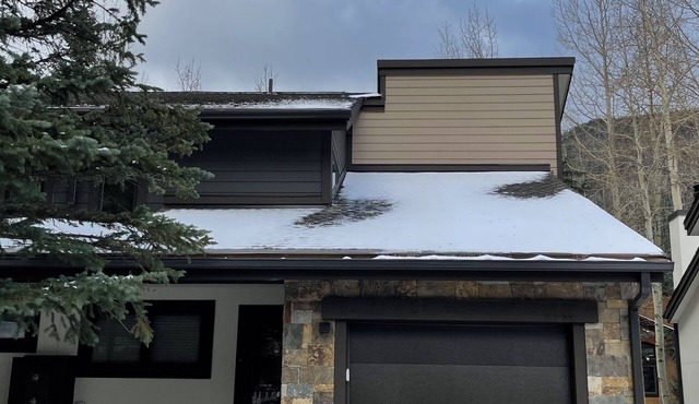 Completely remodeled family home - Hot Tub, Wifi, cable TV, Loaded Kitchen