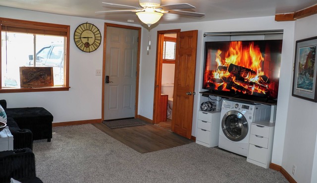 Cottage located on Lake Winnebago! Pontoon Boat and/or WaveRunner included!