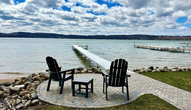 Cottage on the Cove-Lake Charlevoix