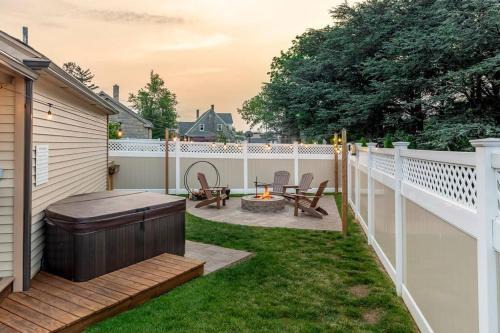 Coziest Cottage hottub patio shopping amishland