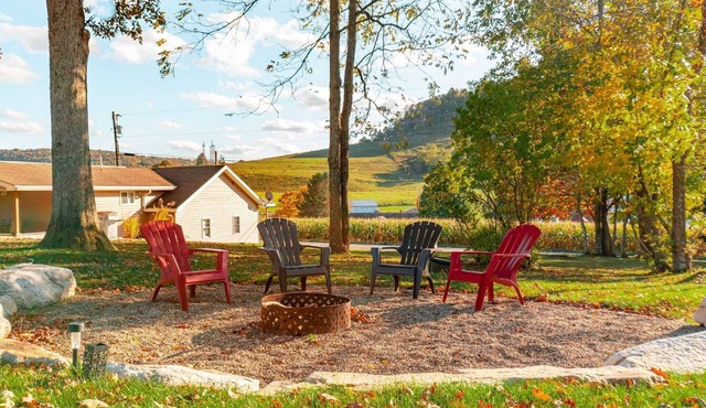 Cozy Home w/Theater, Hot Tub, Mtn Views