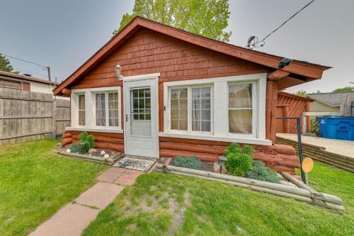 Cozy Houghton Lake Vacation Rental w/Fireplace!