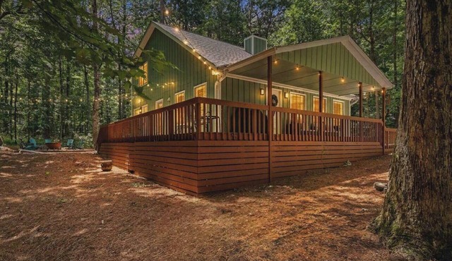 Cozy Lake House Retreat: Firepit + Game Room