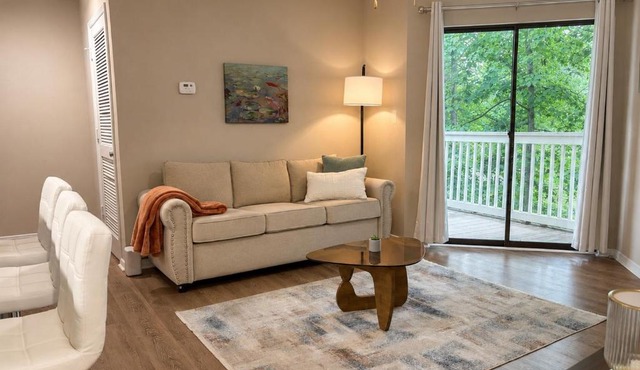 Cozy Lakeview 1BR Apt with Balcony and Pool Near Atlanta