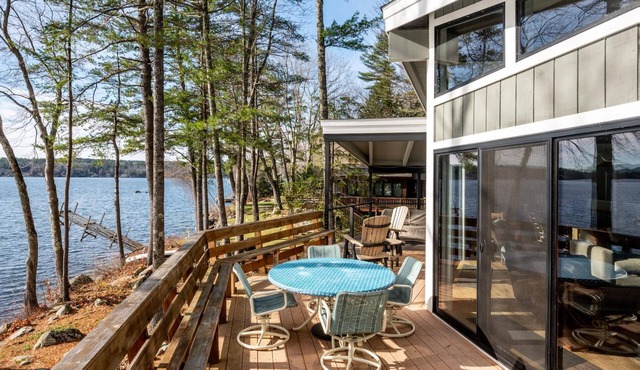 Cozy Waterfront Home with Private Dock, Kayaks and Rowboat