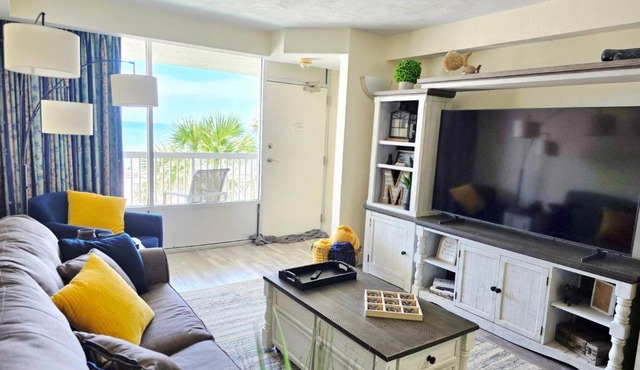 Direct Oceanfront 1 bedroom w/kitchen & balcony