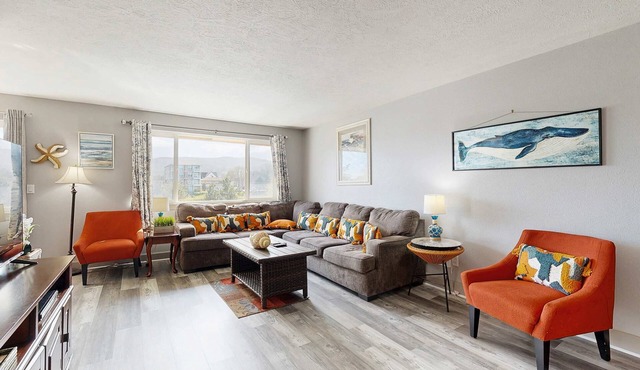 Dog-friendly condo by the beach & close to downtown with river views