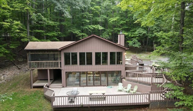 Dogwood Knoll - wifi, pool access, fireplace, grill, hiking, king bed