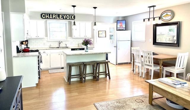 DOWNTOWN Charlevoix Home!July 26,Aug 13, 14 OPEN!-FANTASTIC location & ratings!