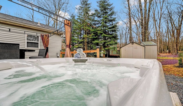 Eliot Ranch - Hot Tub, Pool Table Dining & Lake Community Summer Escape