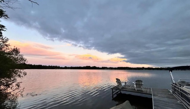 Elk Rapids Lakefront Near Horse Shows-New Hot Tub!
