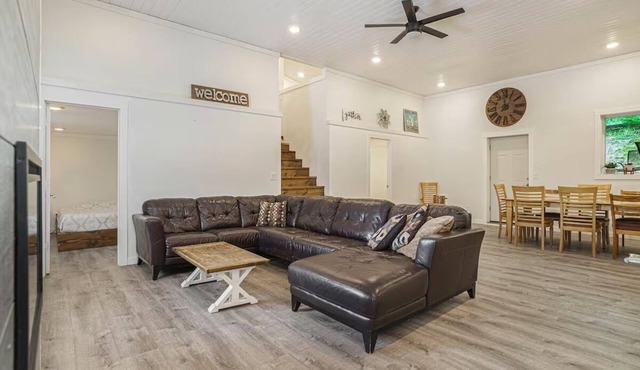 Enjoyable 4 Bedroom on M22 - Close to Traverse City & Suttons Bay