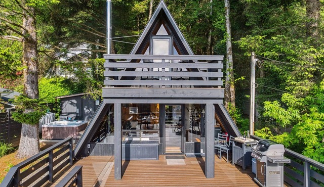 Escape the hustle & bustle to Falcon Cove Retreat