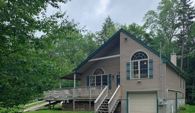 Family Home w/Great Yard, Fireplace, Kayaks, AC & WiFi - Near Skiing/Lakes