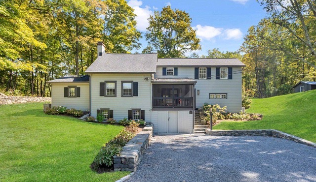 Fully Renovated Historic Farmhouse located on the Milea Vineyard in the...