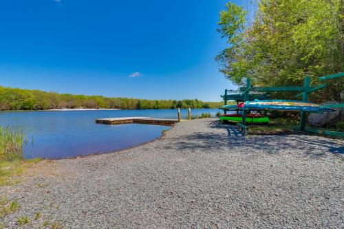 Game Room, Deck & Fire Pit! Pocono Mtn House