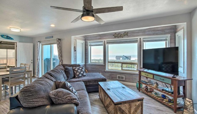 Gold Beach Home w/Hot Tub, 1/4 Mi to Beach!