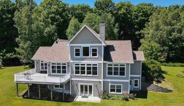 Gorgeous countryside views and close to Lake Michigan beach!