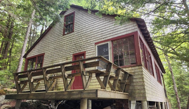 Gorgeous primitive 3-bedroom cabin on Craig Pond, perfect for family adventures