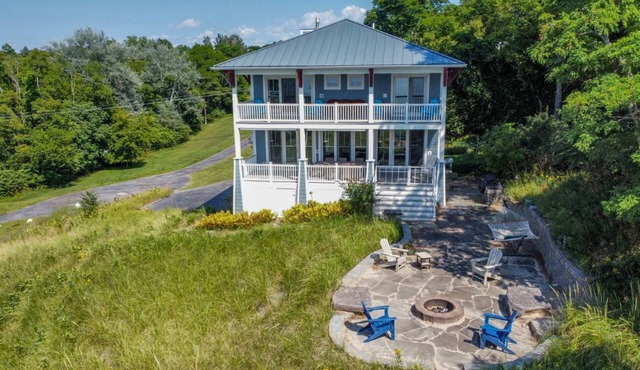 Hadrian's Bluff Family Retreat Overlooking Lake Michigan
