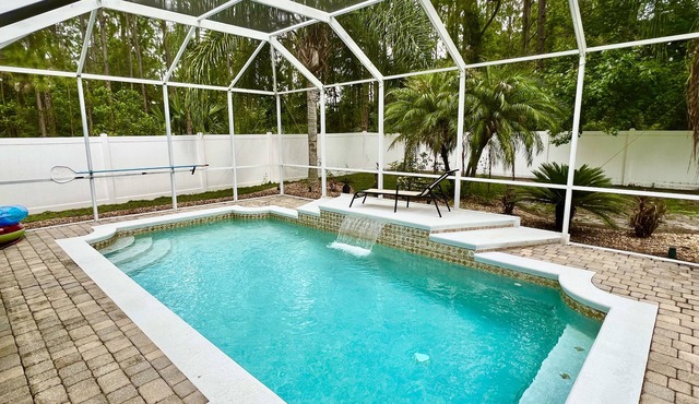 Hidden Treasure-cozy and stylish 3BR with salt water heated pool