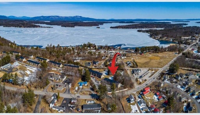 Homie 2 bdrm 2 bth condo walking distance to Weirs & More
