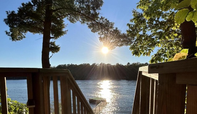 Hot Tub Getaway - Lake Cabin