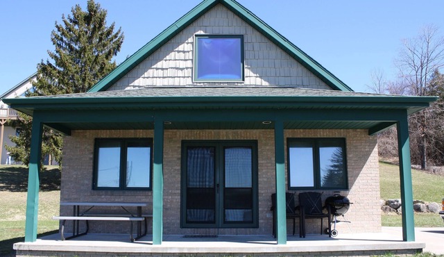 Lake Leelanau Cozy Chalet