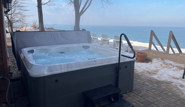 Lake Michigan Beach home, sandy beach, Brand new hot tub Feb 2026.