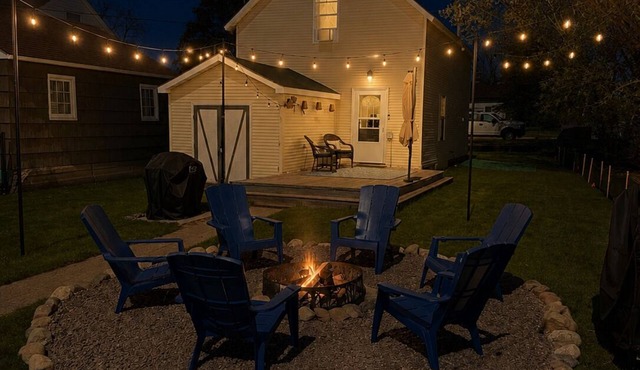 Lake Superior Stay - Fire Pit Patio - Pet Friendly