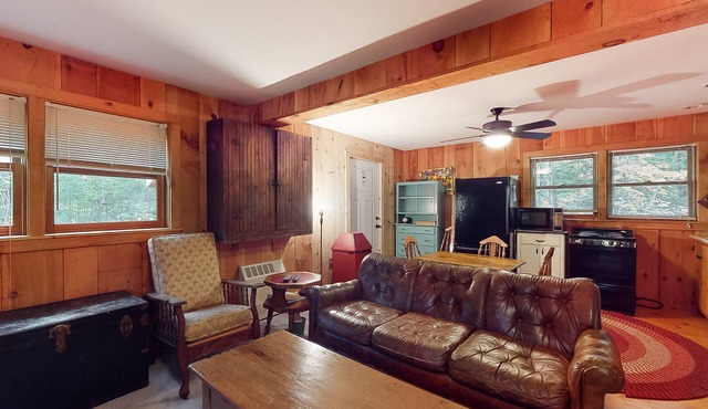 Lake-view condo near golf with a grill & cable - dog-friendly