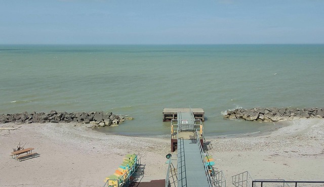 Lakefront Condo Lake Erie Vista 107-3BR/2BA Private beach/pool/balcony-SPIRE