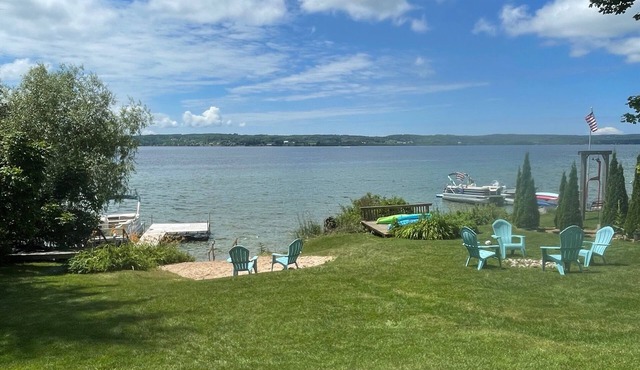 Lakefront Cottage on South Lake Leelanau, Dock, Pontoon Available, Dog Friendly