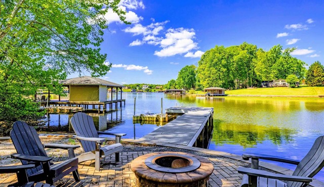 Lakefront Lake Anna, Dock, Hot Tub, Game Room