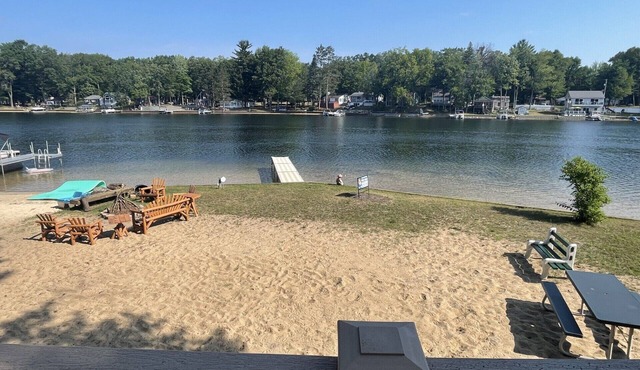 LakeFront Vacation Getaway on Stunning Lake George-Great for week/weekend stay