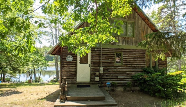 Lakes End Log Cabin on Lake Wicwas!
