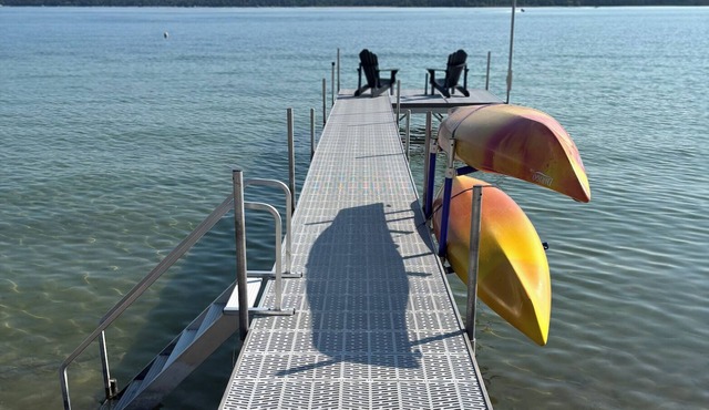 Lakeside Bliss: Your Ultimate Four-Season Retreat